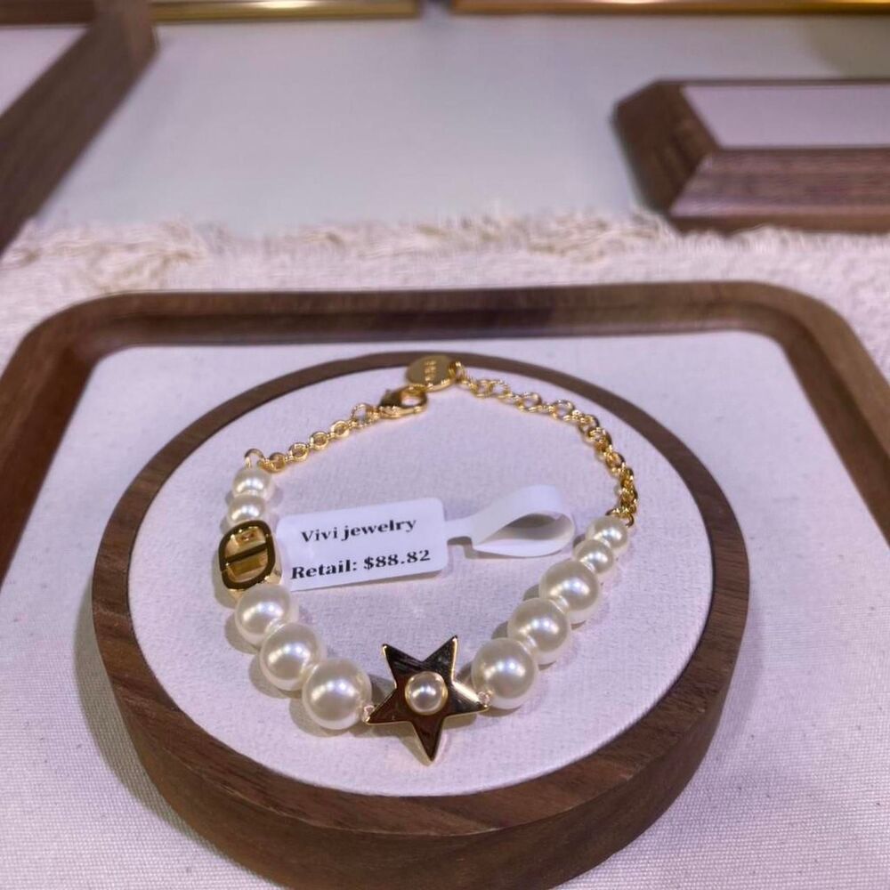 Unbranded Women's Gold and White Jewellery